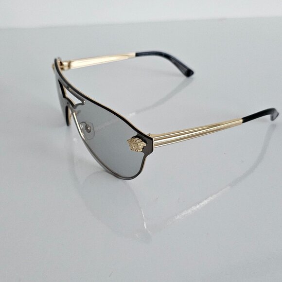 VERSACE WOMEN'S GORGEOUS SUNGLASSES! - Picture 6 of 16